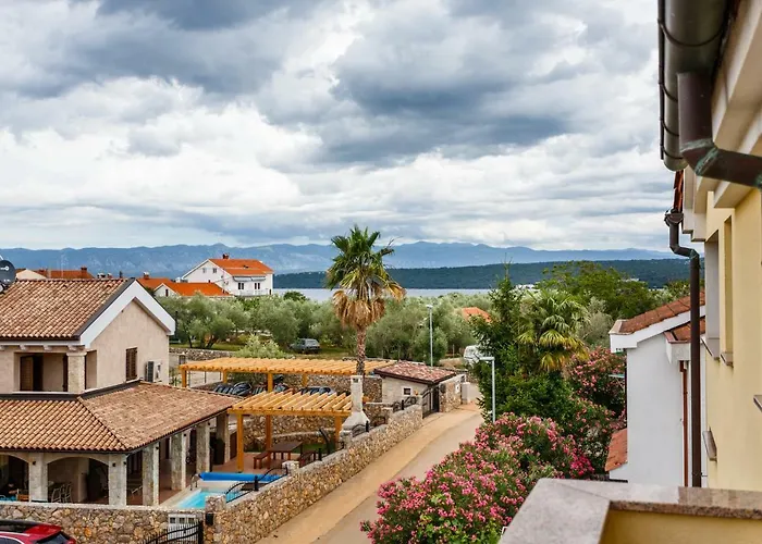 Luka 5 Min Walk To The Beach, 5 Min To The Village Apartman