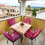 Luka 5 Min Walk To The Beach, 5 Min To The Village Apartman *