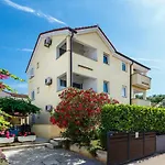 Luka 5 Min Walk To The Beach, 5 Min To The Village Apartman Malinska